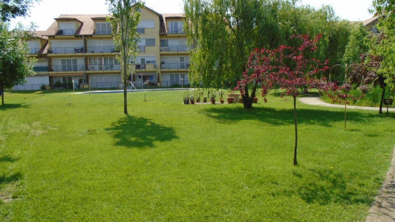 Venusz Apartman Cserkeszolo Exterior photo